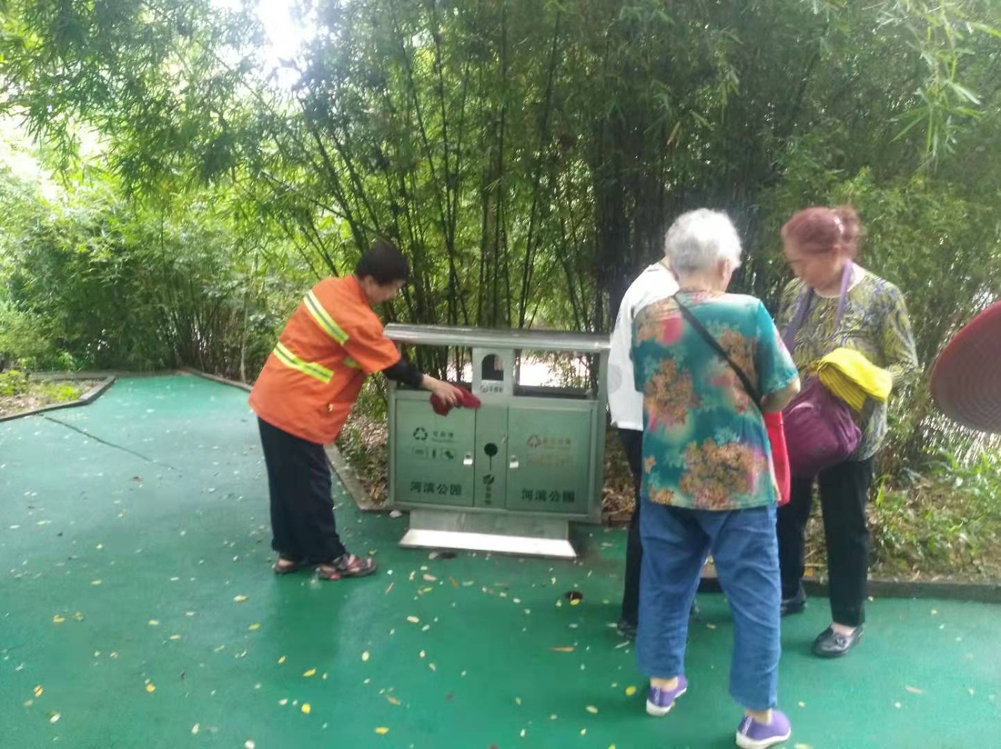  普洱河濱公園清潔